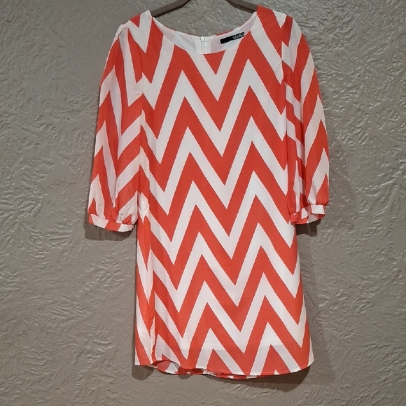 Lulu's Pink and White Boxy Tunic with 3/4 Sleeves - Picture 1 of 9